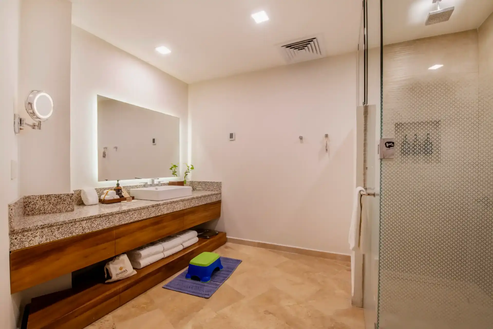 Jade Room 9